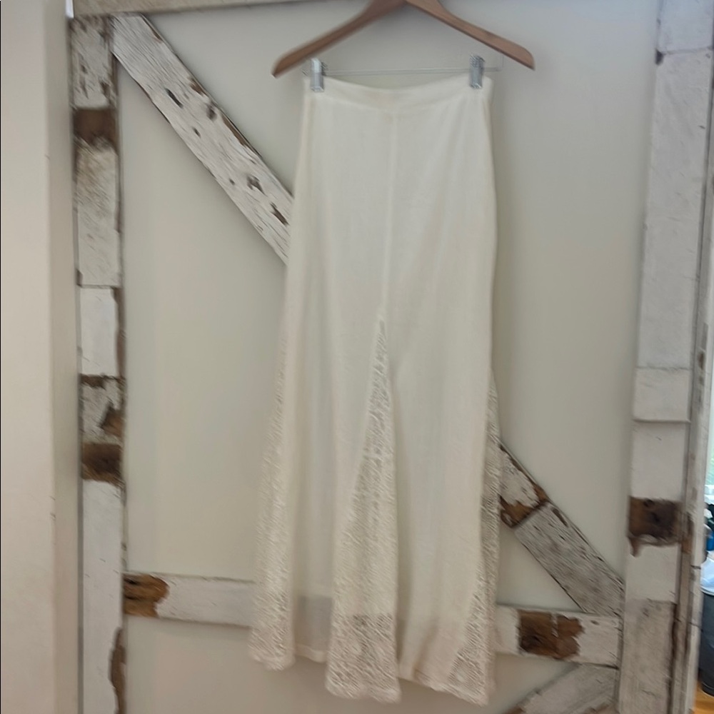 Elegant White Lace Skirt